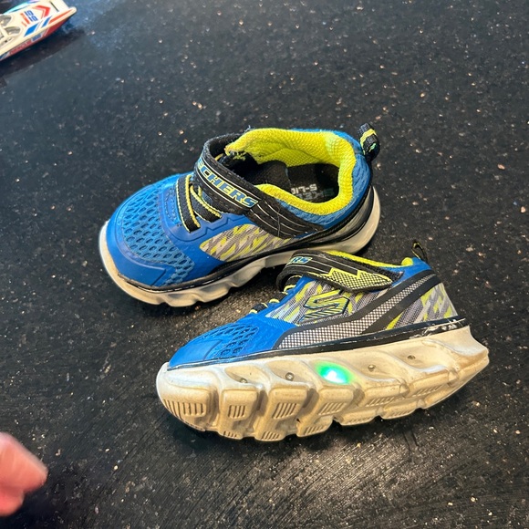 Light up sketchers shoes c5 - Picture 3 of 3